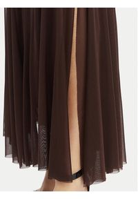 Guess Sukienka wieczorowa W6GK13 K2943 Brązowy Slim Fit. Kolor: brązowy. Materiał: syntetyk. Styl: wizytowy #3