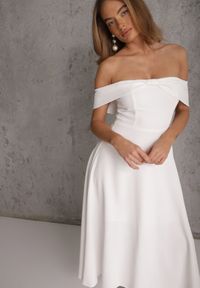 Renee - Biała Rozkloszowana Sukienka Koktajlowa VICES z Hiszpańskim Dekoltem Neamerianne. Okazja: na wesele, na ślub cywilny. Typ kołnierza: dekolt hiszpanka. Kolor: biały. Materiał: lakier, poliester. Typ sukienki: rozkloszowane. Styl: wizytowy #6