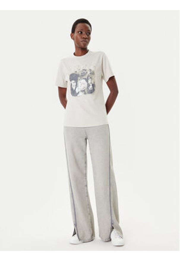 Adidas - adidas T-Shirt 20th Century Fox Disney JX1282 Beżowy Regular Fit. Kolor: beżowy. Materiał: bawełna. Wzór: motyw z bajki