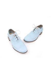 Zapato - sznurowane półbuty jazzówki - skóra naturalna - model 246 - kolor błękitny baby blue (41). Okazja: na co dzień, na spotkanie biznesowe, do pracy. Kolor: niebieski. Materiał: skóra. Szerokość cholewki: normalna. Wzór: kolorowy, motyw zwierzęcy, kwiaty. Obcas: na obcasie. Styl: boho, biznesowy, klasyczny, elegancki, casual. Wysokość obcasa: niski #3