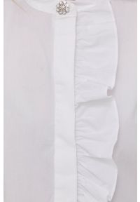 Custommade bluzka bawełniana Dolores damska kolor biały gładka. Okazja: na co dzień. Kolor: biały. Materiał: bawełna. Długość rękawa: krótki rękaw. Długość: krótkie. Wzór: gładki. Styl: casual