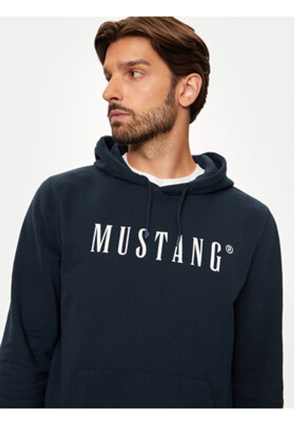 Mustang Bluza Bronson 1014687 Granatowy Regular Fit. Kolor: niebieski. Materiał: bawełna