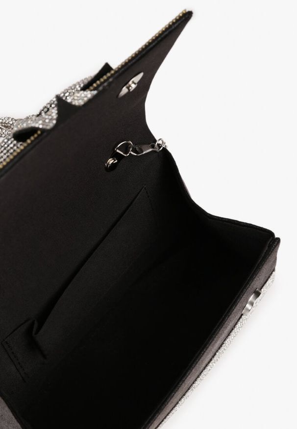 Renee - Czarno-Srebrna Torebka Kopertówka Ozdobiona Cyrkoniami i Kokardą Deolire. Kolor: srebrny. Wzór: aplikacja. Dodatki: z kokardką. Styl: klasyczny, elegancki. Rodzaj torebki: na ramię