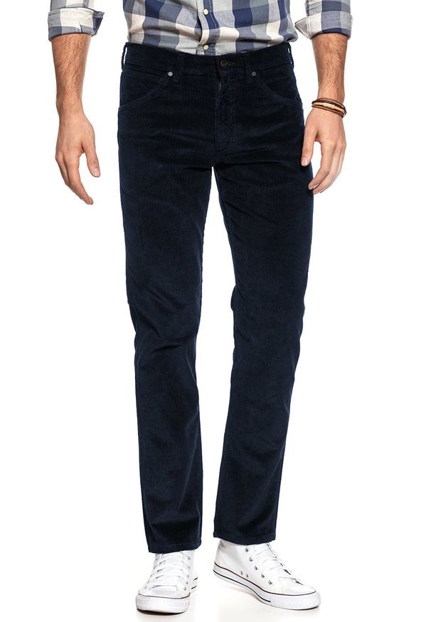 Wrangler - WRANGLER SPODNIE MĘSKIE GREENSBORO DARK NAVY W15QA2XAE 112126849. Materiał: sztruks