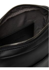 Calvin Klein Saszetka Ck Reporter LV04D3248G Czarny. Kolor: czarny. Materiał: skóra