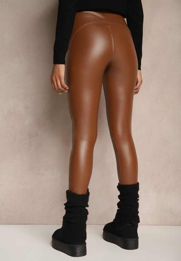Renee - Brązowe Legginsy High Waist z Ociepleniem Faladi. Okazja: na co dzień, na spacer. Stan: podwyższony. Kolor: brązowy. Długość: długie. Sezon: zima, jesień. Styl: casual