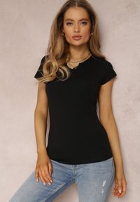 Renee - Czarny T-shirt Petomeine. Okazja: do domu, na co dzień. Kolor: czarny. Materiał: bawełna, dzianina. Długość rękawa: krótki rękaw. Długość: krótkie. Wzór: aplikacja. Styl: sportowy, casual