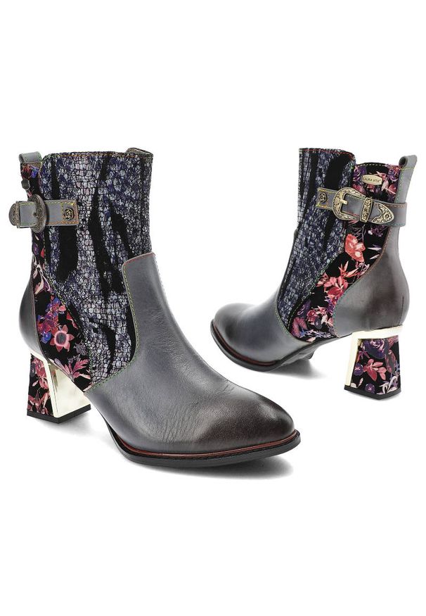 Niebieskie Botki Laura Vita Gustowne Buty Na Obcasie. Zapięcie: sprzączka. Kolor: niebieski. Materiał: skóra. Wzór: aplikacja, kwiaty. Obcas: na obcasie. Styl: elegancki. Wysokość obcasa: średni