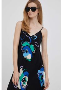 GAP sukienka kolor czarny midi prosta. Okazja: na co dzień. Kolor: czarny. Materiał: tkanina. Długość rękawa: na ramiączkach. Typ sukienki: proste. Styl: casual. Długość: midi #3