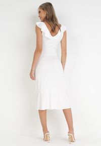 Born2be - Biała Sukienka Harmothee. Okazja: na imprezę. Kolor: biały. Materiał: wiskoza, tkanina. Długość rękawa: bez rękawów. Wzór: aplikacja, gładki, jednolity. Typ sukienki: kopertowe. Styl: wizytowy. Długość: mini #5