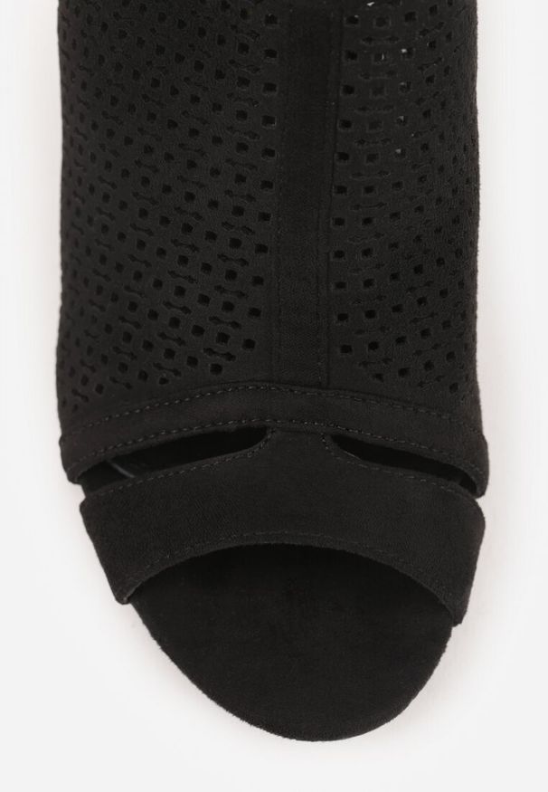 Renee - Czarne Sandały Vices na Słupku z Ażurową Cholewką i Skórzaną Wkładką Saramiae. Okazja: na spotkanie biznesowe, na co dzień. Zapięcie: sprzączka. Kolor: czarny. Materiał: skóra. Wzór: ażurowy. Obcas: na słupku. Styl: elegancki, biznesowy, casual