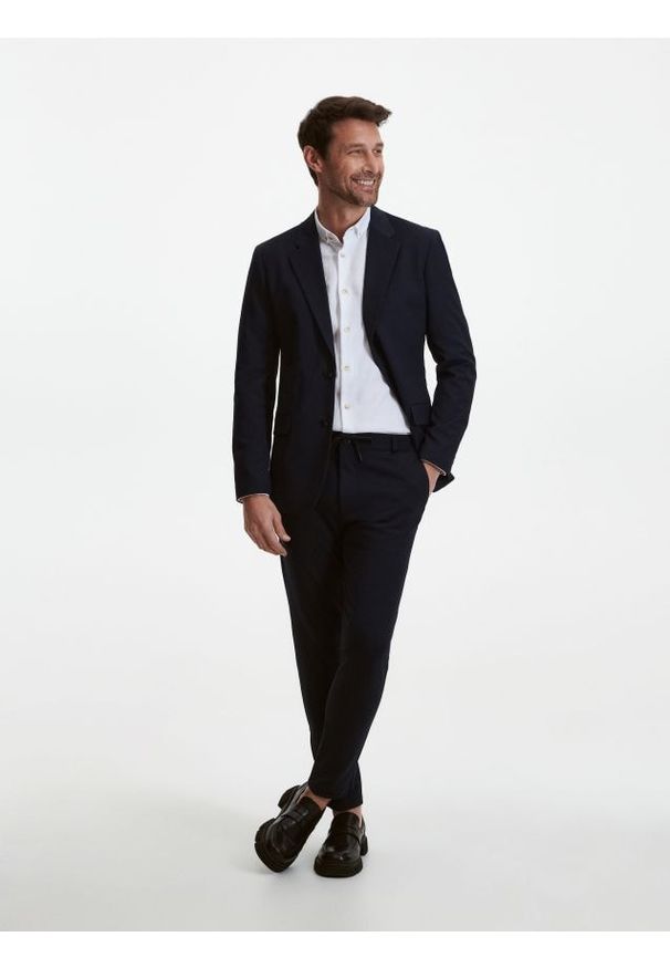 Reserved - Marynarka slim fit - granatowy. Kolor: niebieski. Materiał: tkanina, wiskoza