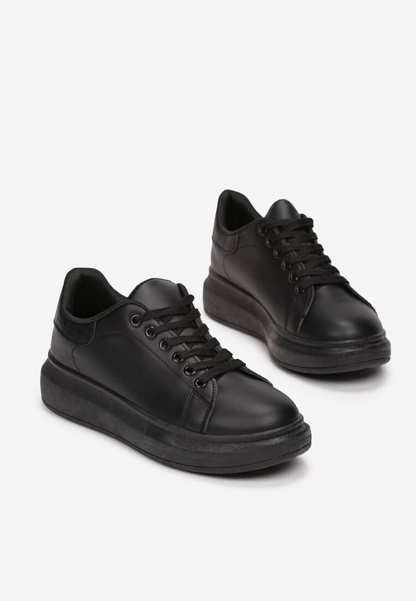 Renee - Czarne Sneakersy na Niskiej Platformie w Klasycznym Stylu Lucid Dream. Okazja: na co dzień. Wysokość cholewki: przed kostkę. Nosek buta: okrągły. Kolor: czarny. Materiał: dresówka, skóra, jeans. Szerokość cholewki: normalna. Wzór: aplikacja. Obcas: na platformie