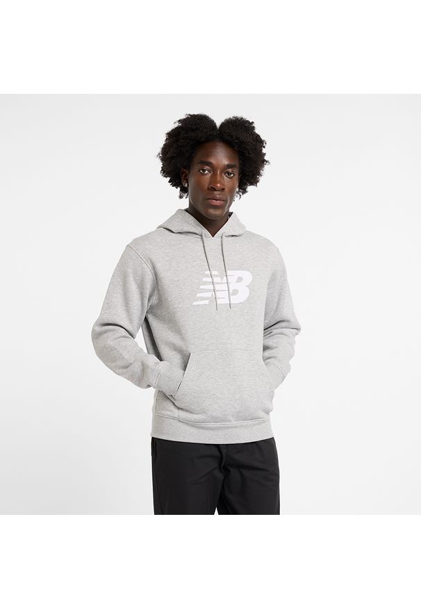 Bluza męska New Balance MT43904AG – szara. Typ kołnierza: kaptur. Kolor: szary. Materiał: bawełna, poliester, dresówka. Wzór: aplikacja, napisy