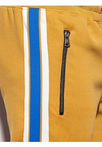 Ombre Clothing - Spodnie męskie dresowe joggery P854 - musztardowe - XXL. Kolor: żółty. Materiał: dresówka. Wzór: kolorowy, haft. Styl: retro #6