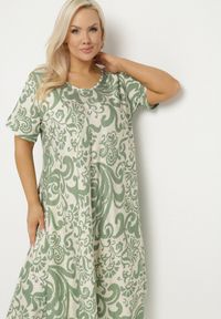 Born2be - Zielona Rozkloszowana Sukienka z Wiskozy z Geometrycznym Wzorem Emisova. Okazja: na co dzień. Kolor: zielony. Materiał: wiskoza. Długość rękawa: krótki rękaw. Wzór: geometria. Styl: casual, elegancki #6