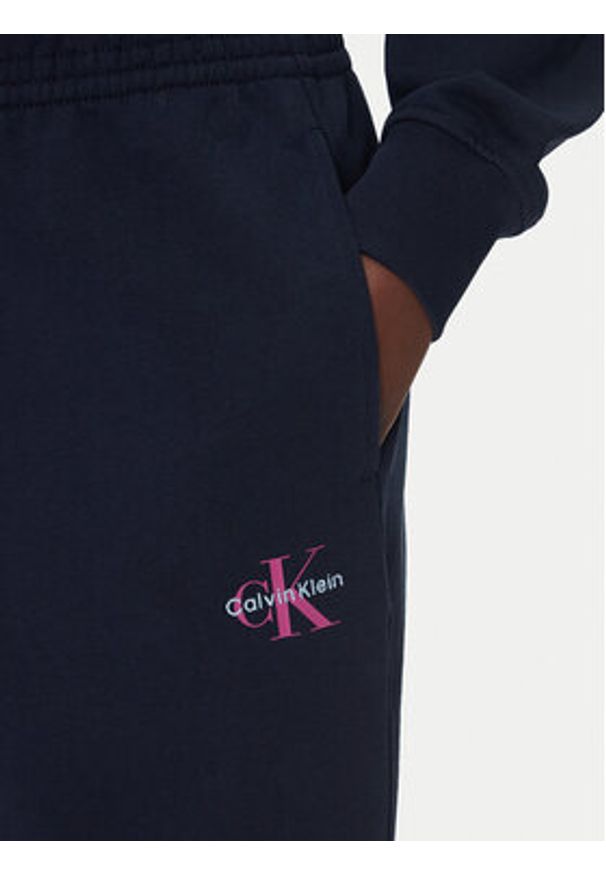 Calvin Klein Jeans Spodnie dresowe Monologo LV047B235G Granatowy Regular Fit. Kolor: niebieski. Materiał: bawełna