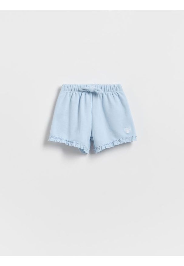 Reserved - Szorty z falbanką - jasnoniebieski. Kolor: niebieski. Materiał: dzianina, bawełna