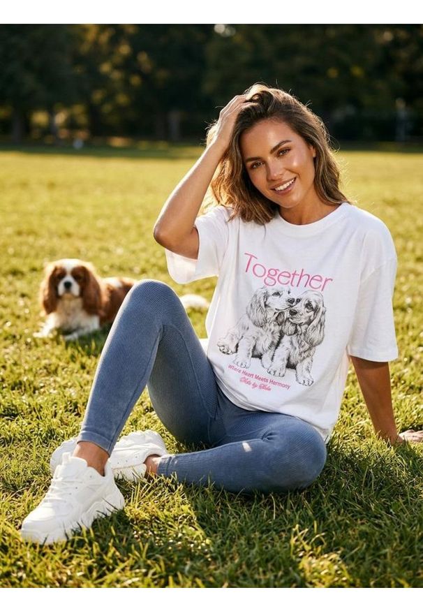 Sinsay - Bawełniana koszulka z haftowanym napisem - biały. Kolor: biały. Materiał: bawełna. Wzór: napisy, haft