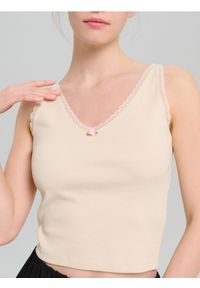 Sinsay - Prążkowana koszulka na ramiączkach - kremowy. Kolor: kremowy. Materiał: prążkowany. Długość rękawa: na ramiączkach #1