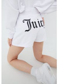 Juicy Couture szorty kolor biały z nadrukiem medium waist. Okazja: na co dzień. Kolor: biały. Wzór: nadruk. Styl: casual
