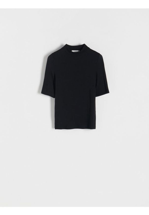 Reserved - Dzianinowy t-shirt z golfem - czarny. Typ kołnierza: golf. Kolor: czarny. Materiał: dzianina