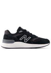 Buty damskie New Balance WW880BB7 – czarne. Okazja: na co dzień, na spacer. Kolor: czarny. Materiał: skóra, materiał, guma, syntetyk. Szerokość cholewki: normalna. Sport: turystyka piesza, fitness