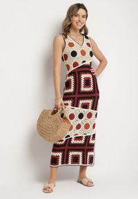 Born2be - Beżowo-Brązowa Bawełniana Sukienka Szydełkowa o Dopasowanym Kroju Atarina. Okazja: na imprezę, na co dzień. Typ kołnierza: dekolt w serek. Kolor: beżowy. Materiał: bawełna. Wzór: aplikacja. Sezon: lato. Styl: casual, elegancki, boho #1