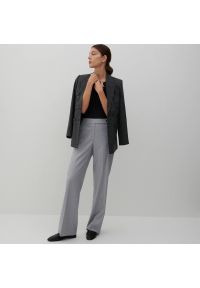 Reserved - Eleganckie spodnie z kantem - Jasny szary. Kolor: szary. Styl: elegancki #1