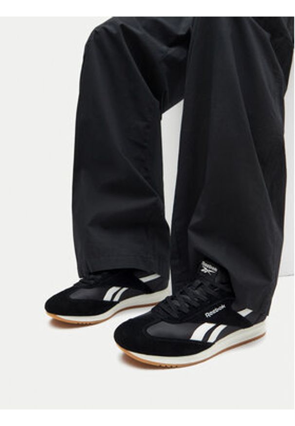 Reebok Sneakersy FIORI AR30309MBWT Czarny. Kolor: czarny. Materiał: skóra, zamsz