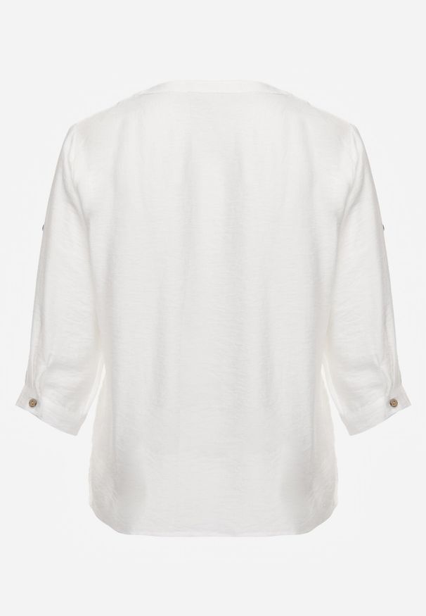 Born2be - Biała Bluzka Ozdobiona Guzikami i Haftowanymi Kwiatami Delmana. Okazja: na co dzień. Kolekcja: plus size. Kolor: biały. Materiał: materiał, tkanina. Wzór: kwiaty, haft, aplikacja. Sezon: lato. Styl: casual, klasyczny