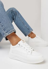 Born2be - Białe Sneakersy na Platformie z Gumową Zawieszką Usalla. Kolor: biały. Materiał: guma. Obcas: na platformie #1