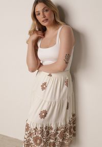 Born2be - Brązowa Rozkloszowana Spódnica z Wiskozy w Kwiatowy Wzór Masterore. Okazja: do pracy, na co dzień. Kolor: brązowy. Materiał: wiskoza. Wzór: kwiaty. Styl: casual #6