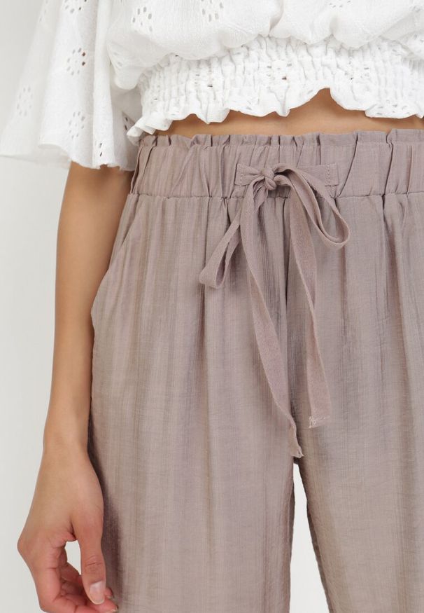 Born2be - Ciemnobeżowe Spodnie Kylsea. Stan: podwyższony. Kolor: beżowy. Długość: długie