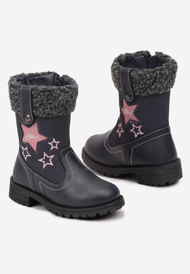Born2be - Granatowe Botki z Ozdobną Aplikacją i Futrzaną Wyściółką Filozola. Okazja: na uczelnię. Kolor: niebieski. Materiał: futro. Wzór: aplikacja. Styl: klasyczny, elegancki