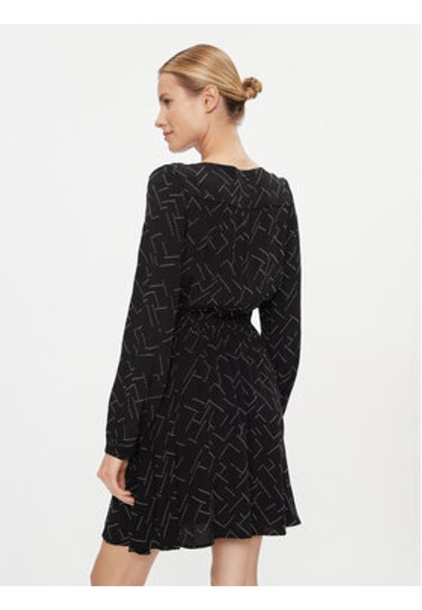 Pepe Jeans Sukienka codzienna Amber PL953442 Czarny Regular Fit. Okazja: na co dzień. Kolor: czarny. Materiał: wiskoza. Typ sukienki: proste. Styl: casual