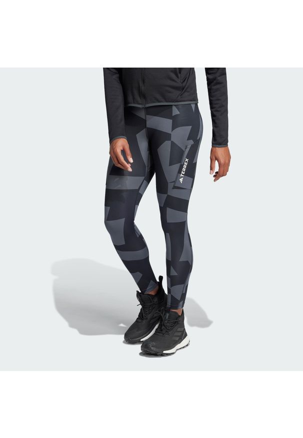 Adidas - Legginsy Terrex Multi Printed. Kolor: szary, czarny, wielokolorowy. Materiał: materiał. Sezon: lato. Sport: turystyka piesza