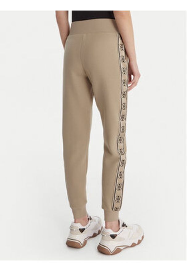 Guess Spodnie dresowe V2YB15 KB3P2 Beżowy Regular Fit. Kolor: beżowy. Materiał: syntetyk