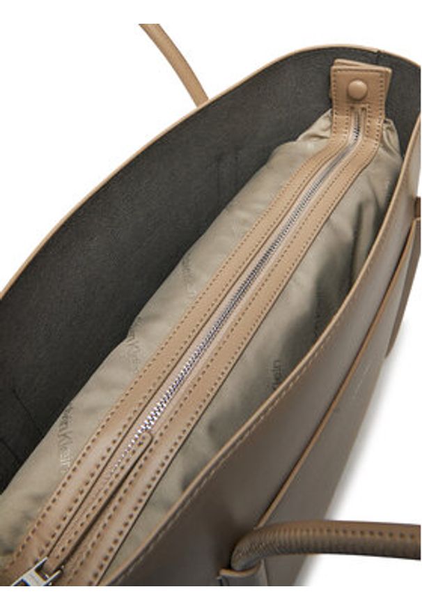 Calvin Klein Torebka Ck Linn Medium Shopper K60K613110 Beżowy. Kolor: beżowy. Materiał: skórzane