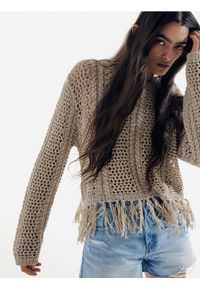 Reserved - Sweter z frędzlami - beżowy. Kolor: beżowy. Materiał: bawełna, dzianina