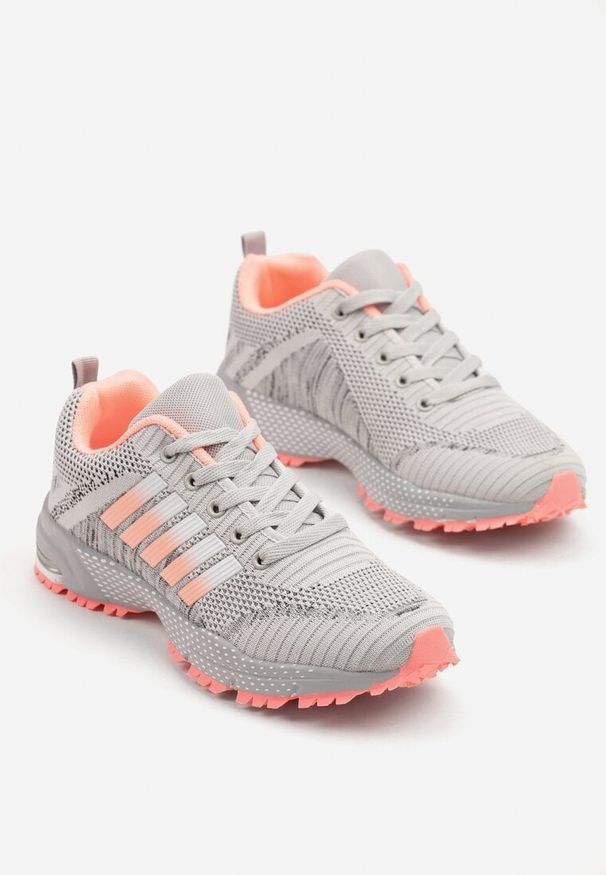 Born2be - Jasnoszare Buty Sportowe przed Kostkę z Ozdobnymi Paskami na BokuIonevia. Wysokość cholewki: przed kostkę. Zapięcie: pasek. Kolor: szary