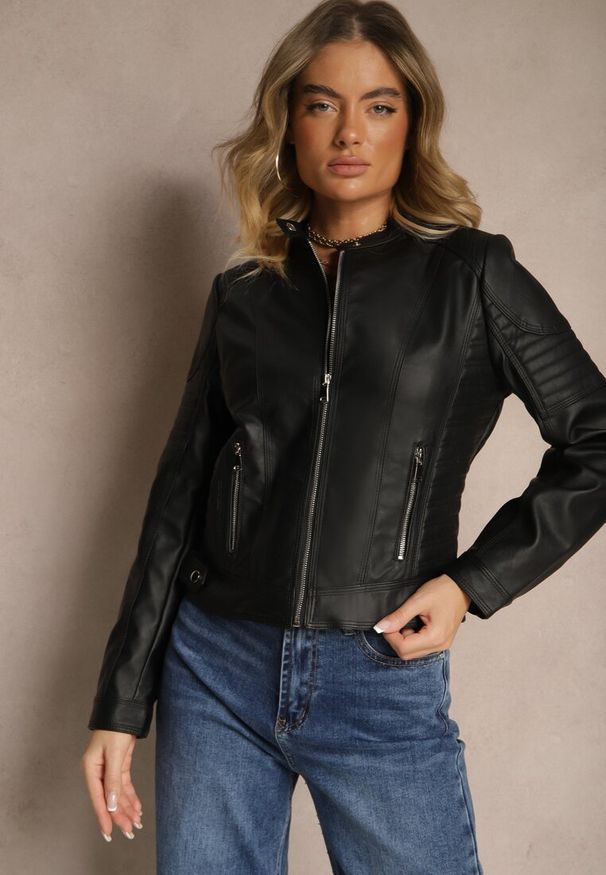 Renee - Czarna Motocyklowa Kurtka Ramoneska ze Stójką i Napami Taliritta. Okazja: na co dzień. Typ kołnierza: kołnierzyk stójkowy. Kolor: czarny. Materiał: jeans. Długość rękawa: długi rękaw. Długość: długie. Styl: casual, klasyczny, elegancki