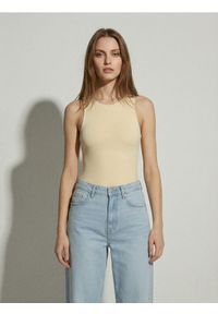 Sinsay - Body na ramiączkach z okrągłym dekoltem - żółty. Kolor: żółty. Długość rękawa: na ramiączkach