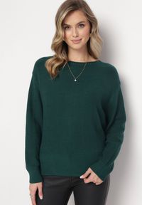Born2be - Ciemnozielony Klasyczny Sweter z Długim Rękawem Darissa. Kolor: zielony. Materiał: tkanina, dzianina. Długość rękawa: długi rękaw. Długość: długie. Styl: klasyczny #1