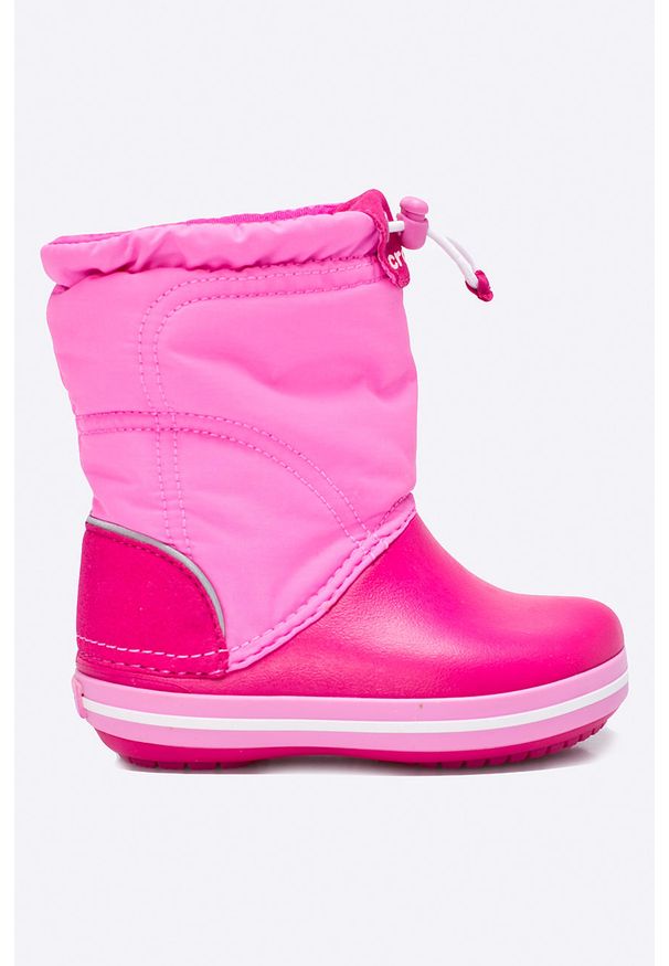 Crocs - Śniegowce dziecięce. Nosek buta: okrągły. Kolor: różowy. Materiał: syntetyk, materiał. Szerokość cholewki: normalna. Sezon: zima