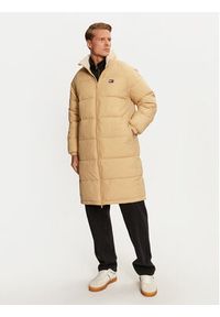Tommy Jeans Płaszcz zimowy DM0DM20604 Beżowy Regular Fit. Kolor: beżowy. Materiał: syntetyk. Sezon: zima #4