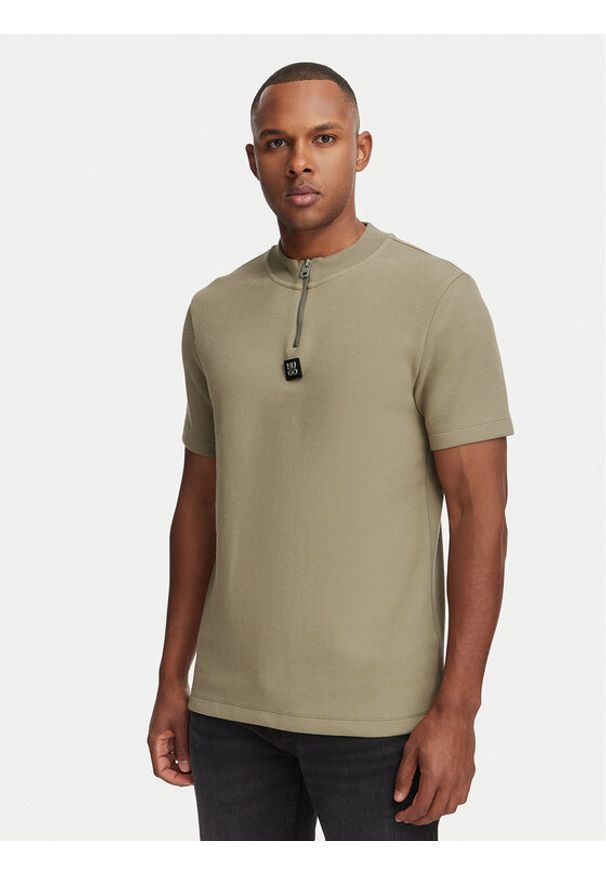 Hugo - HUGO T-Shirt Dabi 50563018 Beżowy ciemny Regular Fit. Kolor: beżowy. Materiał: syntetyk