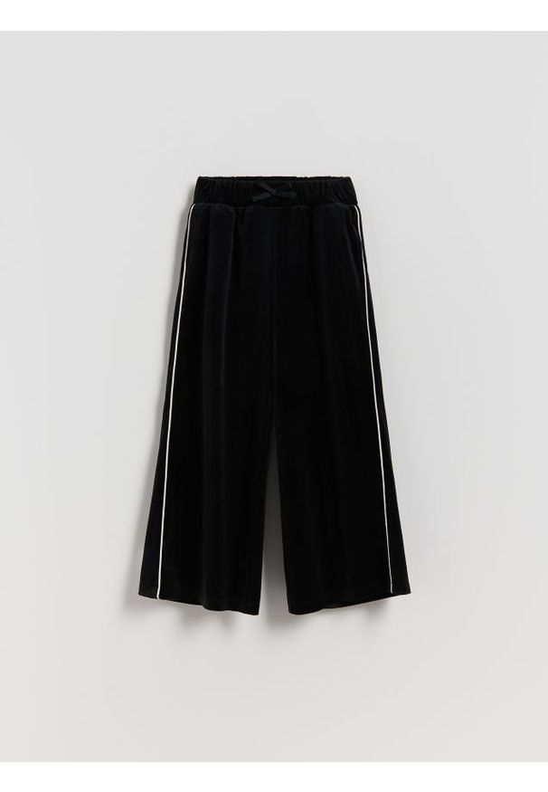 Reserved - Welurowe spodnie z szerokimi nogawkami - czarny. Kolor: czarny. Materiał: welur