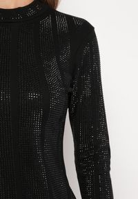 Born2be - Czarna Dopasowana Sukienka Mini w Cyrkonie Upina. Kolor: czarny. Długość: mini #2