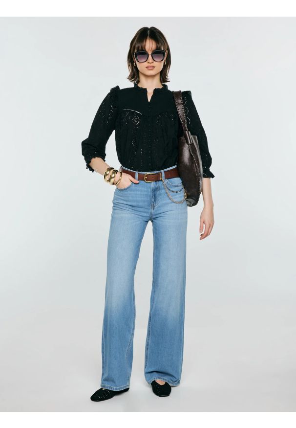 Big-Star - Bluzka damska bawełniana z rękawem 3/4 czarna Bohna 906. Okazja: na co dzień. Typ kołnierza: kołnierz z falbankami, kołnierzyk stójkowy. Kolor: czarny. Materiał: bawełna. Wzór: aplikacja, koronka, ażurowy, haft. Styl: boho, elegancki, casual